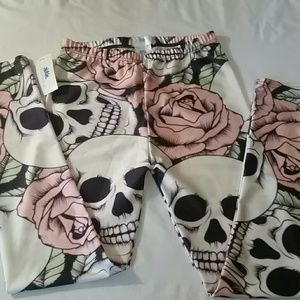 NWT Skull and roses Lotus Leggings